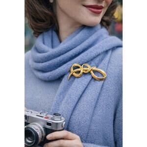 Vintage 1950s Gold-Tone Abstract Loop Infinity Brooch, 3x1.5”